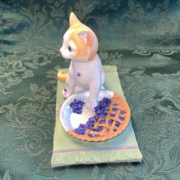 Like New Lenox American by Design "The Blueberry Pie Caper" Cat Figurine - Picture 4 of 9